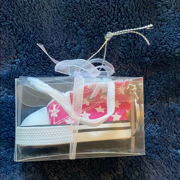 Mini converse high tops Keychain New - Picture 3 of 7